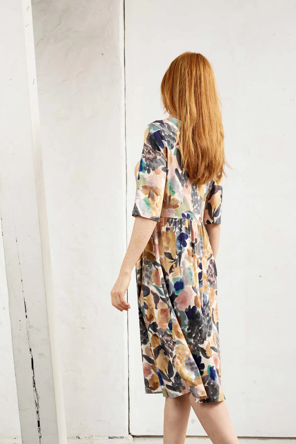 Mansted Gabrielle kjole cold grey med akvarelprint