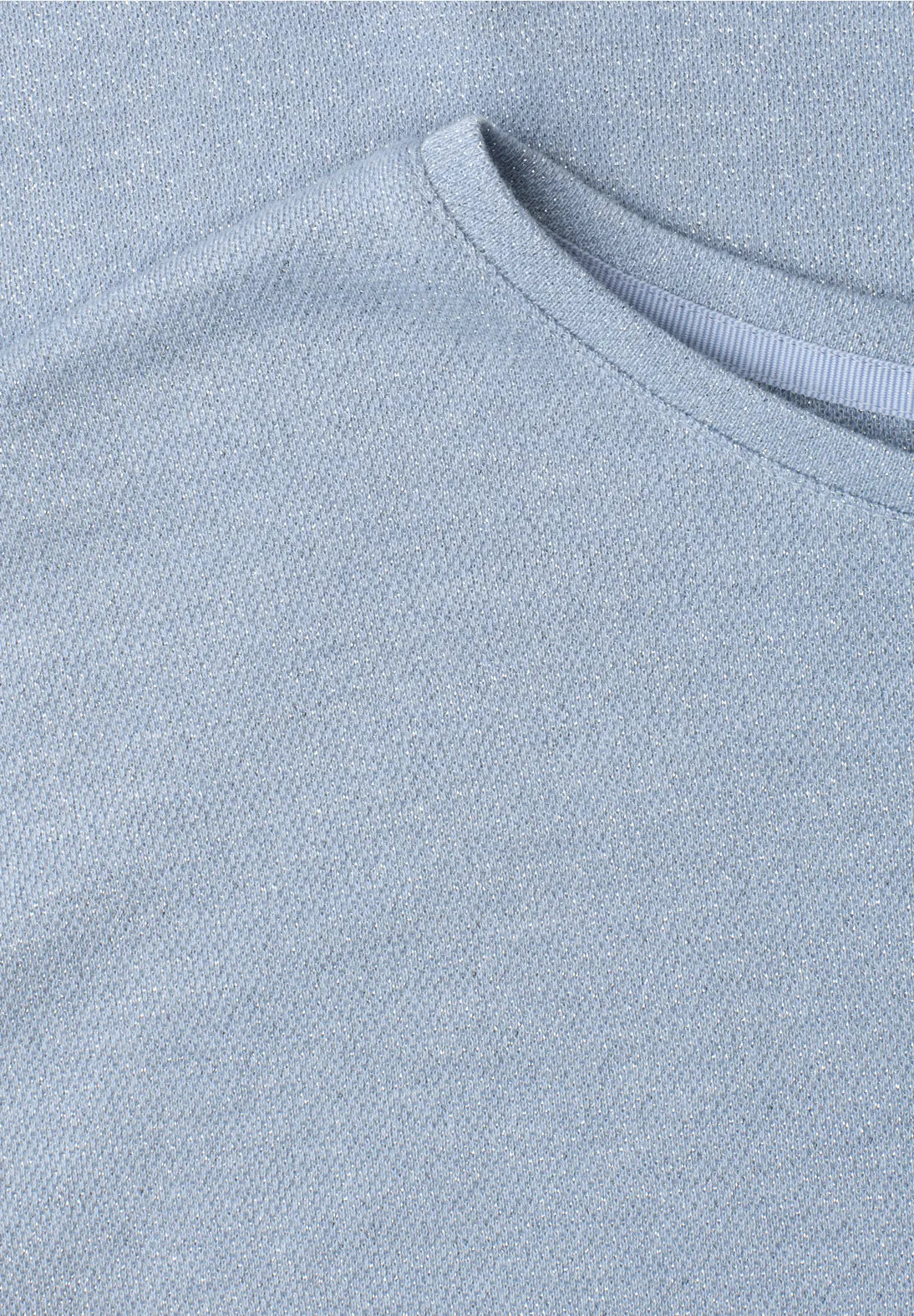Ensfarvet T-shirt med glitrende detaljer i Cashmere Blue