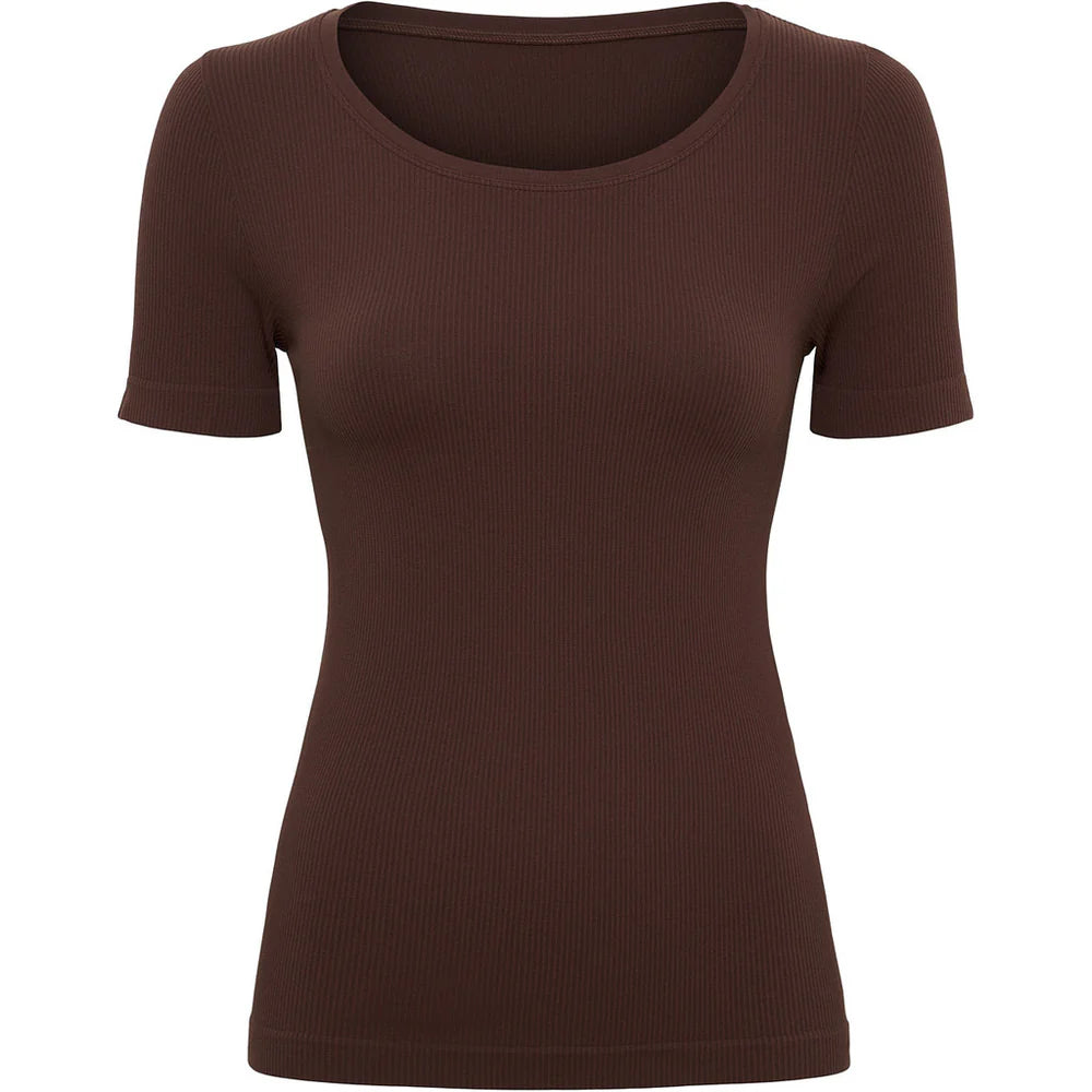 Tim og Simonsen Linea rib t-shirt cioccolato med rund hals dame