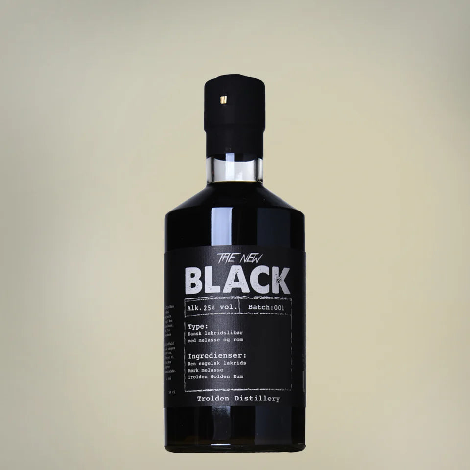 The New Black lakridslikør med rom fra Trolden Distillery