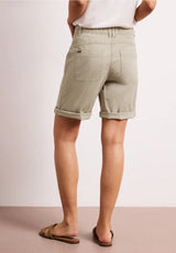 Sommer shorts i lys neutral farve
