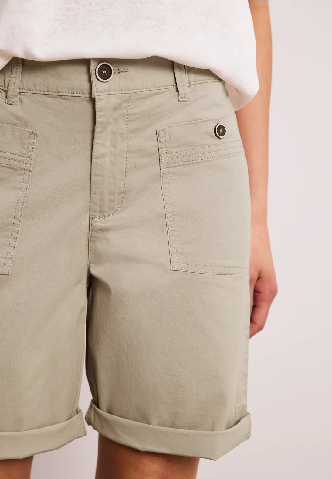 Lyse bermuda shorts til hverdagsbrug