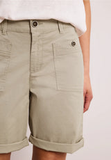 Lyse bermuda shorts til hverdagsbrug