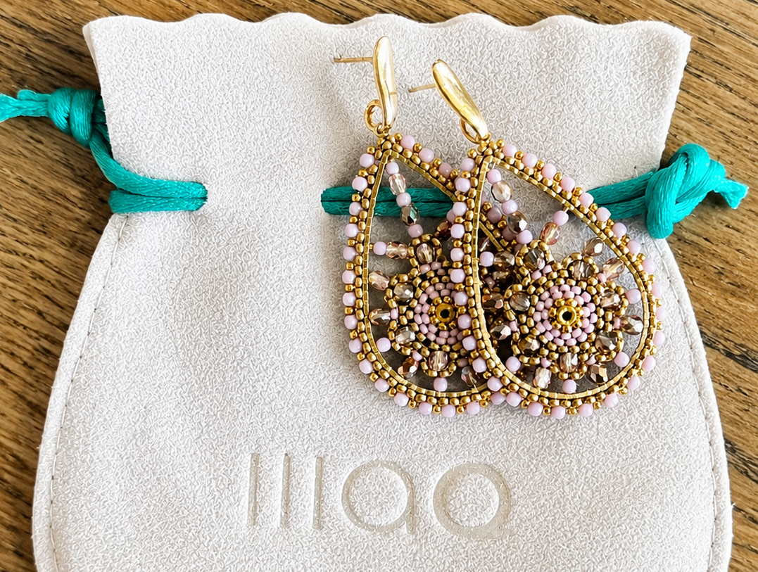Elegante Maq Jewelry øreringe med rosetdesign