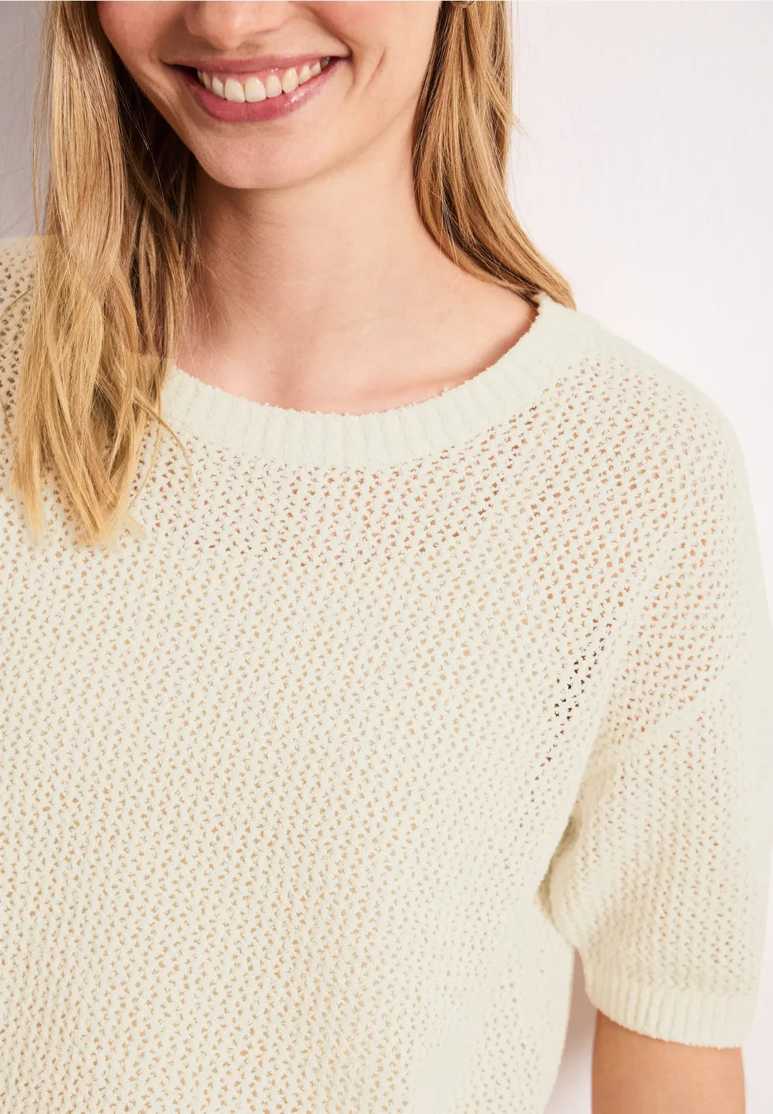 Let sweater perfekt til varme dage