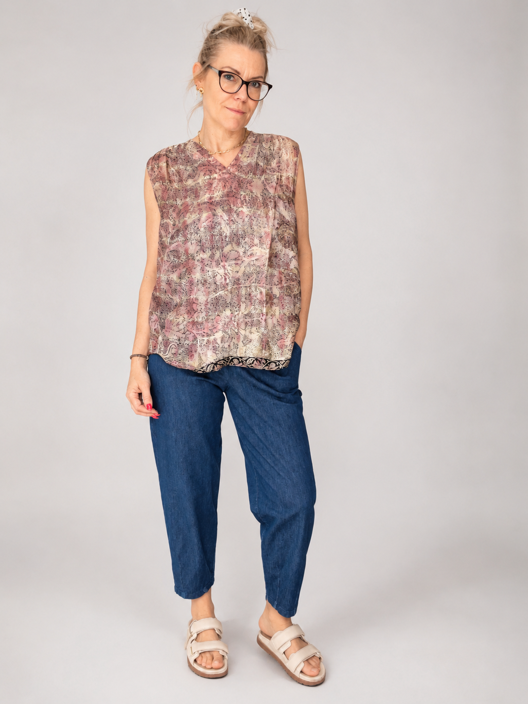 Oda Top fra Cofur Denmark – Støvet Rosa/creme - str M/L – Unika Top i Genanvendt Sari Silke
