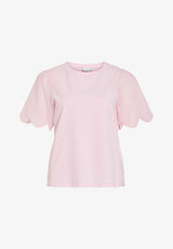 Elegant top med øjenhulsdetaljer