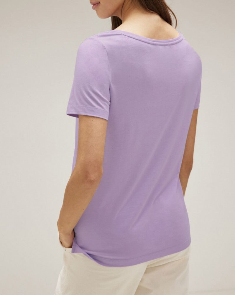 Feminin T-shirt med rund hals