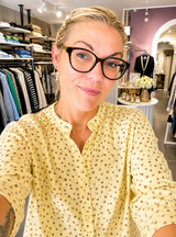 Printet damebluse i Giallo fra Marta Du Chateau