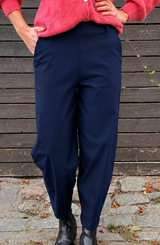 BEATE Barrel Pant – Moderne Bukser – Navy – Black Colour