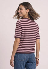 Stribet sweater i Rustic Rouge fra Street One