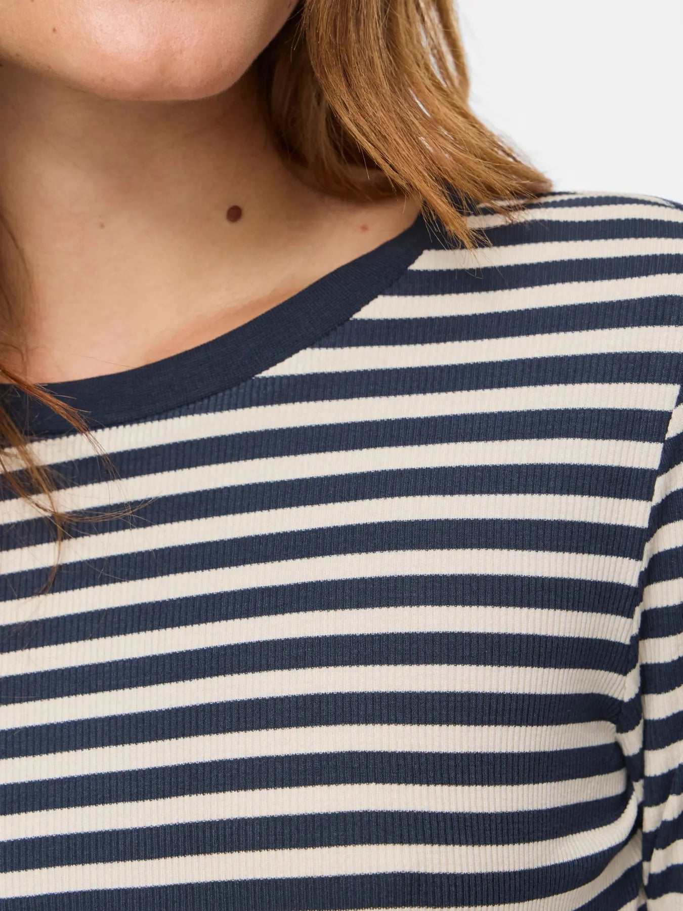 VIAVERA langærmet T-shirt i EcoVero™ viskose