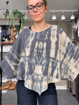 Cofur Poncho Blouse i støvet grå og beige vintage silke til dame