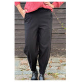 sorte beate barrel bukser fra Black Colour