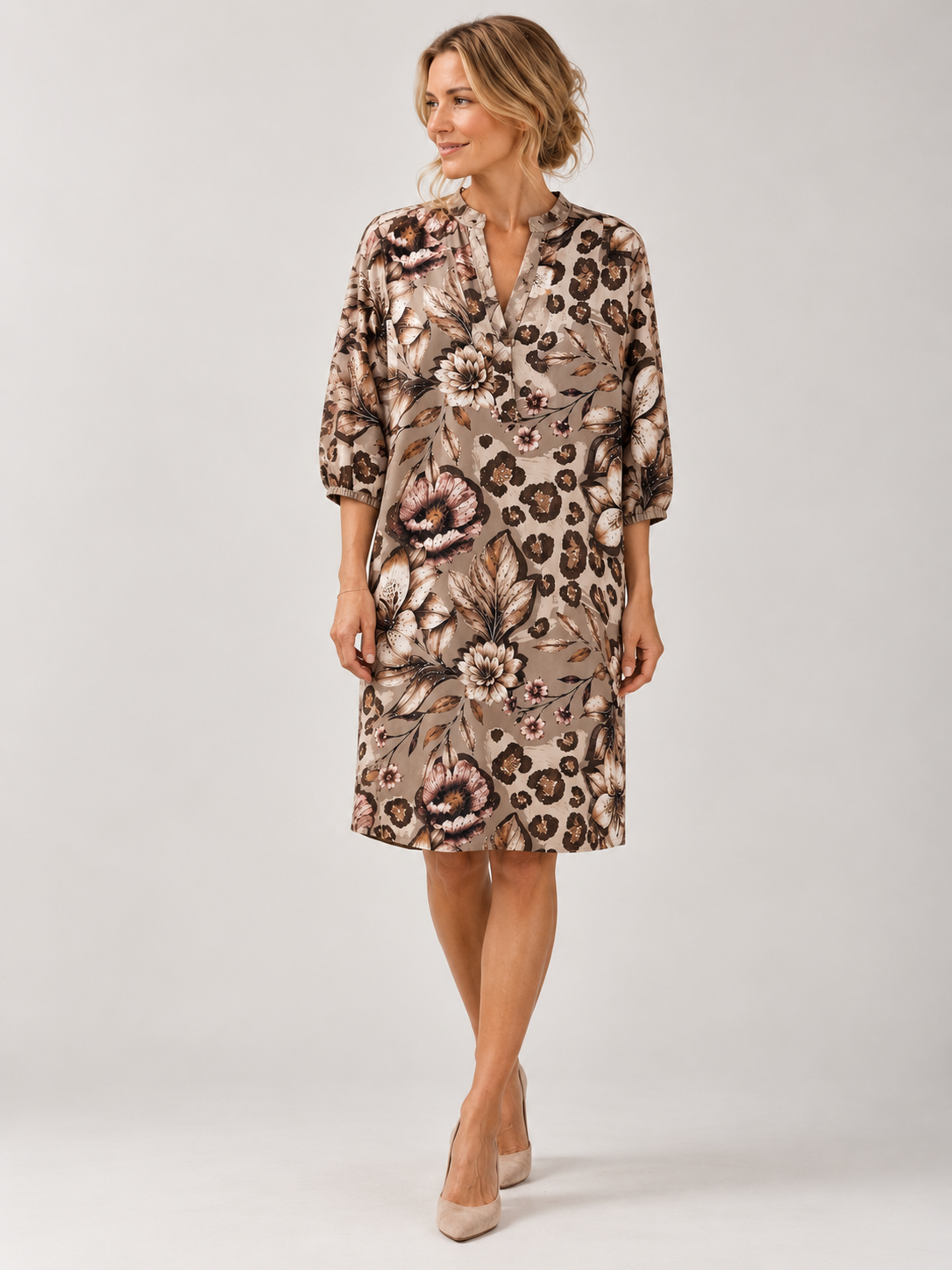 Marta du Chateau Goldie Kjole 7474 Camello med unikt print