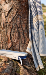 Thea Scarf Soft Blue fra Mansted i merinould