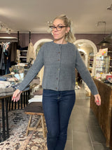 Mansted Zaha yak-uld cardigan i farven Cold Grey – front med raglanærmer