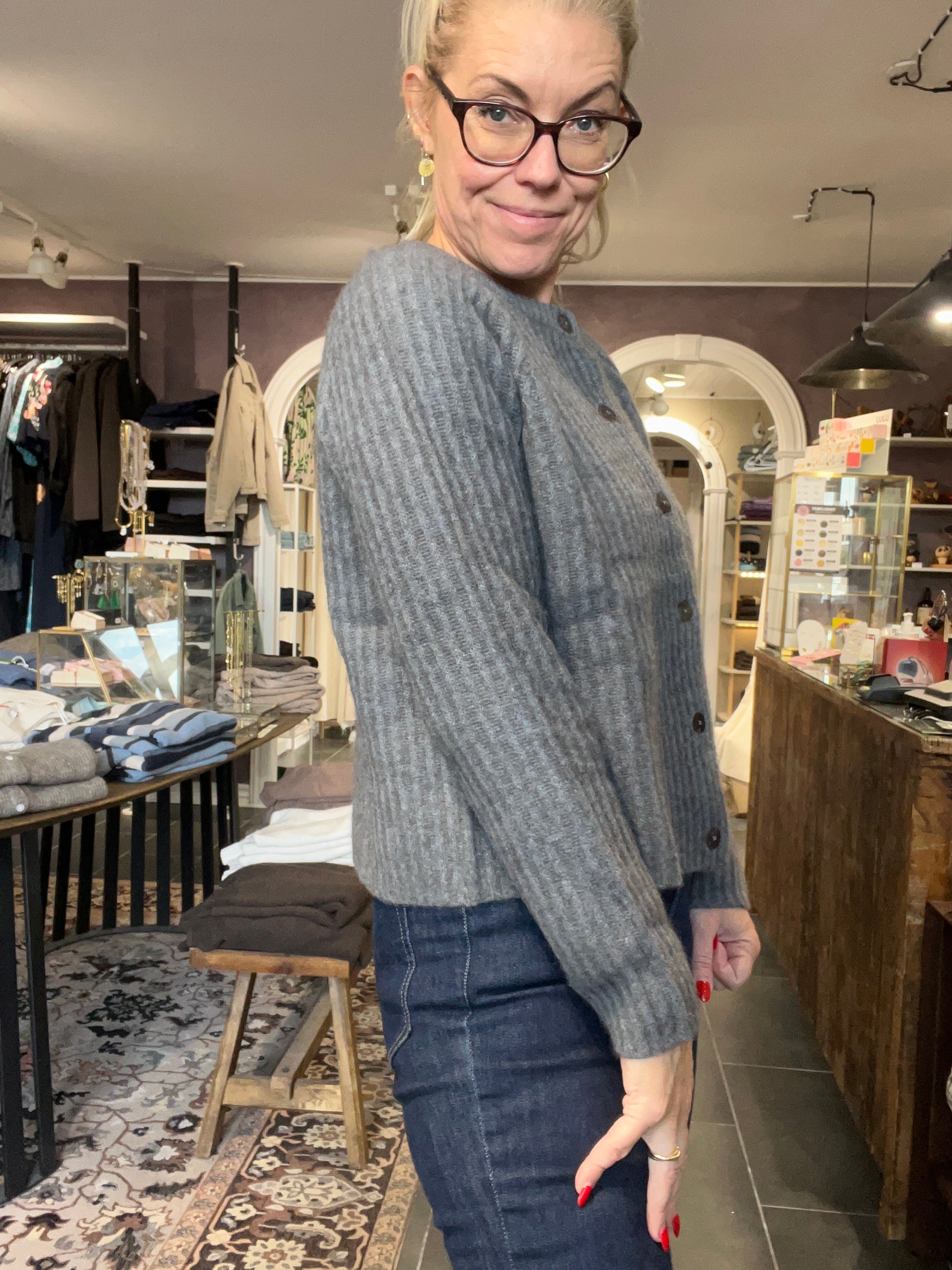 Mansted Zaha yak-strikbluse/cardigan – cold grey (100% yak-uld)