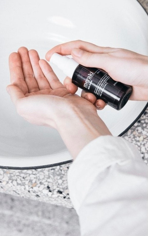 Naturligt hårserum fra Meraki med argan- og jojobaolie

