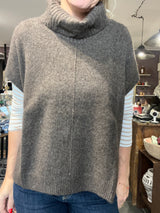Oversize vest i 100% yak uld, brun (28 Brown), med chunky ribkrave og sideslidser