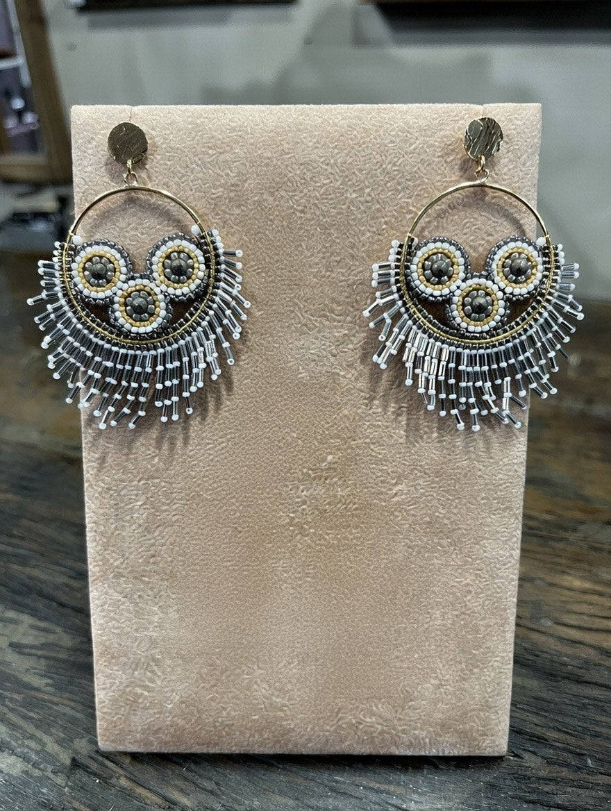 Store statement øreringe fra Maq Jewelry i guldbelagt sølv