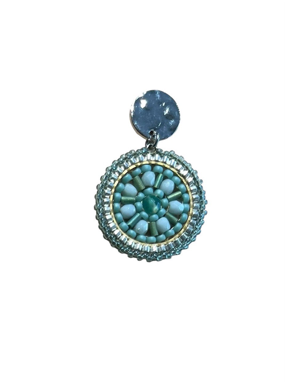 Sølv øreringe fra Maq Jewelry med grøn-turkise perler
