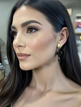 Rudeformede øreringe fra Maq Jewelry med sorte glitrende håndslebne perler