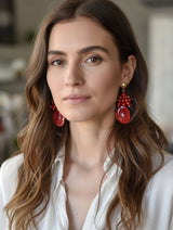 Knaldrøde statement øreringe fra Maq Jewelry med røde perler