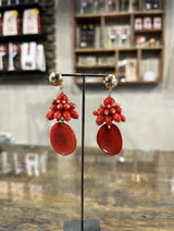 Knaldrøde statement øreringe fra Maq Jewelry med røde perler