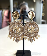 Forgyldt ørering fra Maq Jewelry med rosa og røgfarvede perler