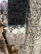 Håndstrikket grå uld sweater fra Balustrik i norsk og islandsk uld