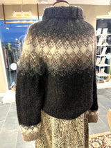 Håndstrikket grå uld sweater fra Balustrik i norsk og islandsk uld