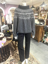 Håndstrikket Balustrik sweater i grå norsk uld med rullekrave