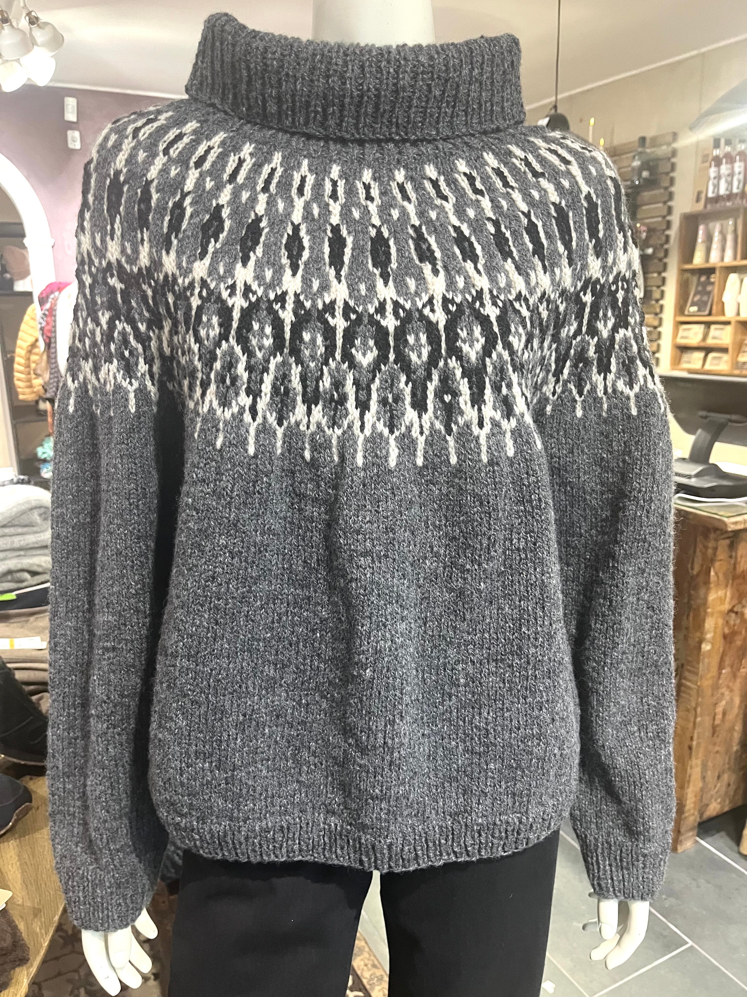 Håndstrikket Balustrik sweater i grå norsk uld med rullekrave