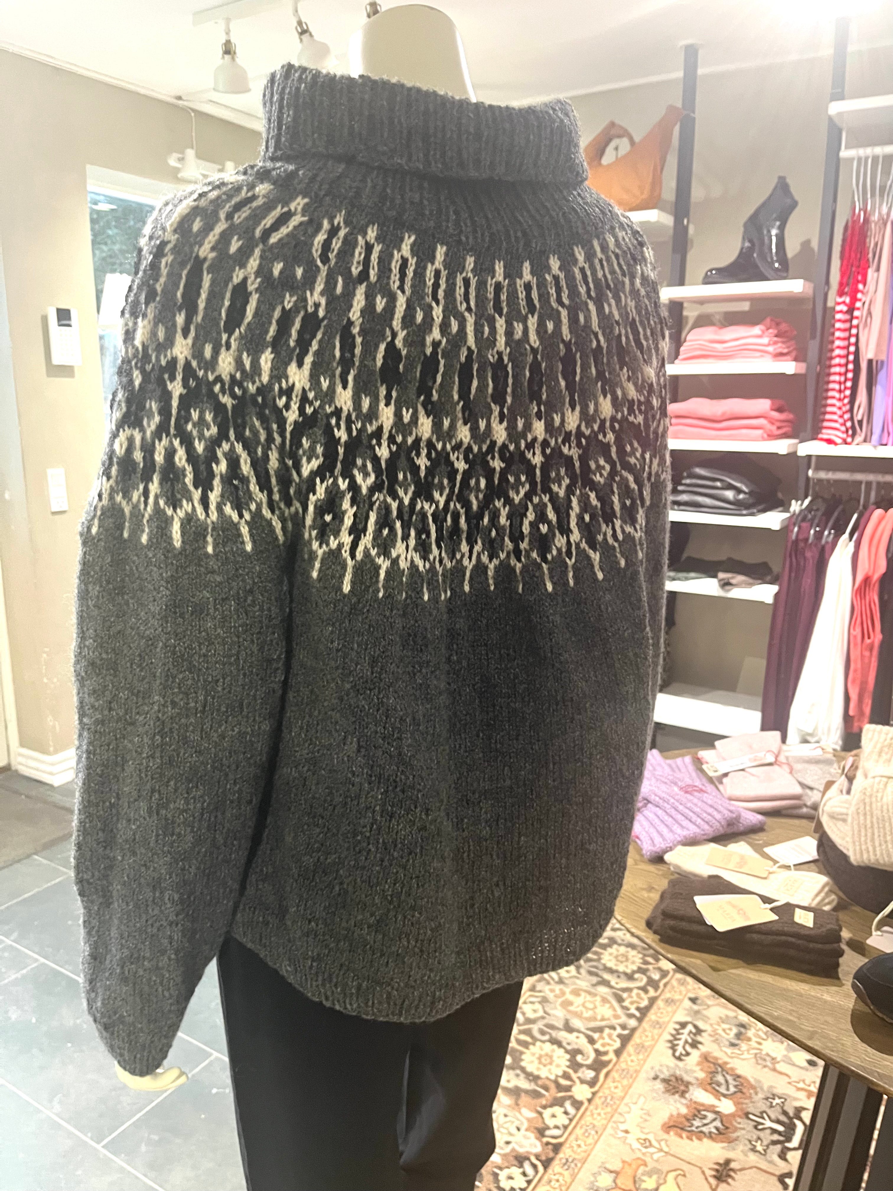 Håndstrikket Balustrik sweater i grå norsk uld med rullekrave
