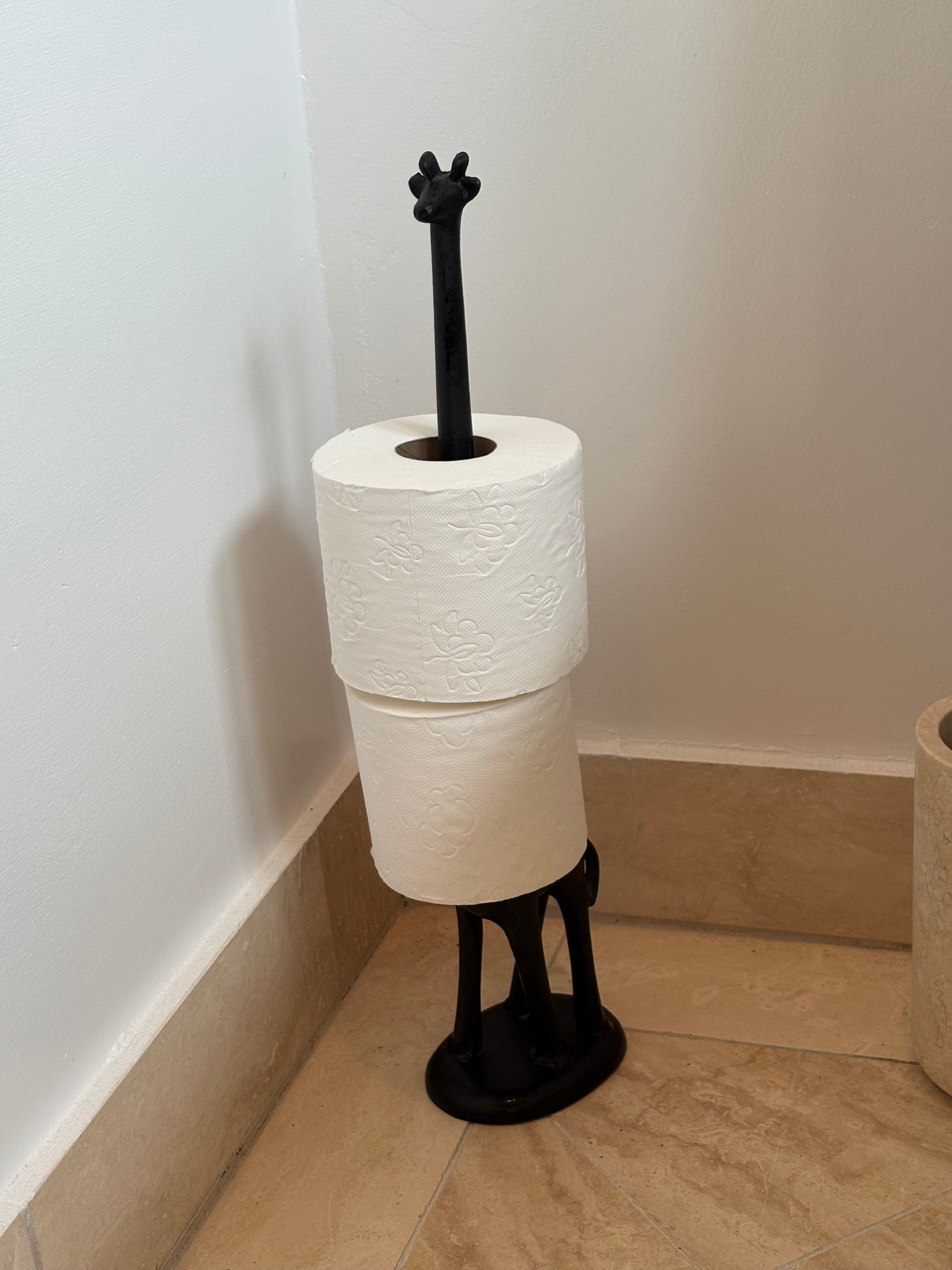 Giraf som wc-papirholder på gæstetoilet – Nordal