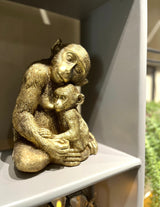 Speedtsberg figur – abe med unge i skød, antik guld, polyresin, 20×16×23 cm