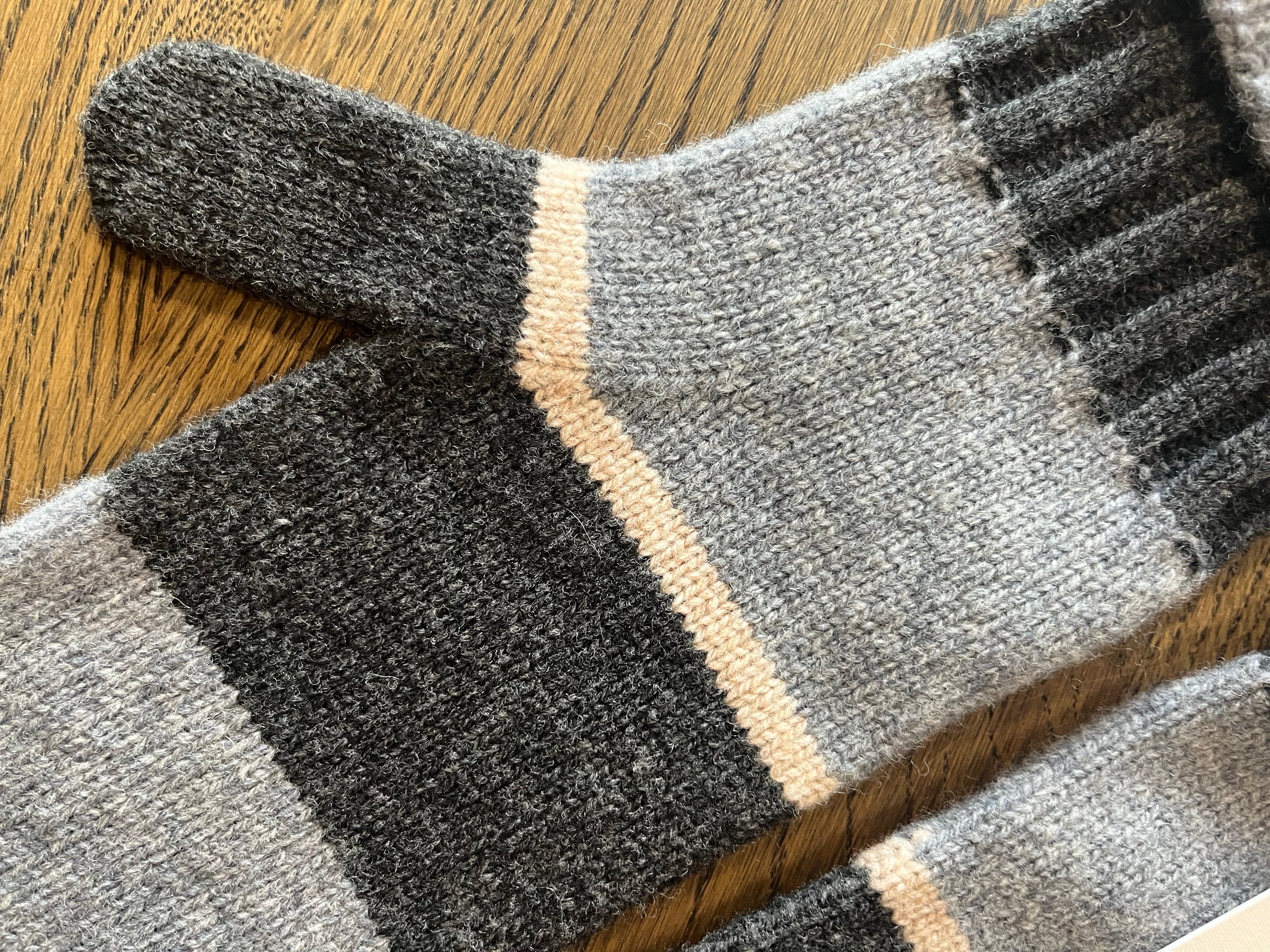 Mansted Farah vanter i dark brown – 100% lammeuld med ribkant