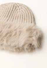 Street One Fur Knit Beanie med blød kant i imiteret pels