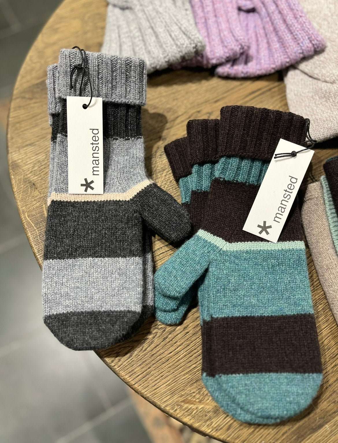 Mansted Farah vanter i dark brown – 100% lammeuld med ribkant