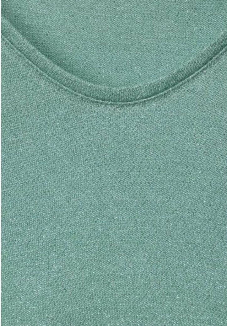 Street One shiny shirt stylet med jeans


