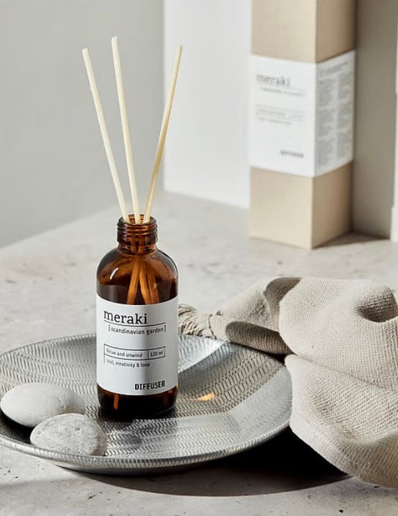 Meraki diffuser Scandinavian Garden med 7 duftpinde – Frisk og naturlig duft til hjemmet i skandinavisk design. Køb online hos butikbravos.dk

