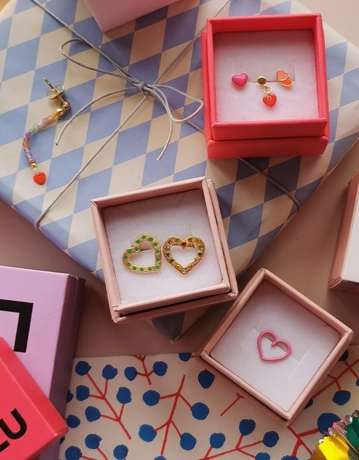LULU Copenhagen - Love U dangling ørering - 1 stk - flere farver