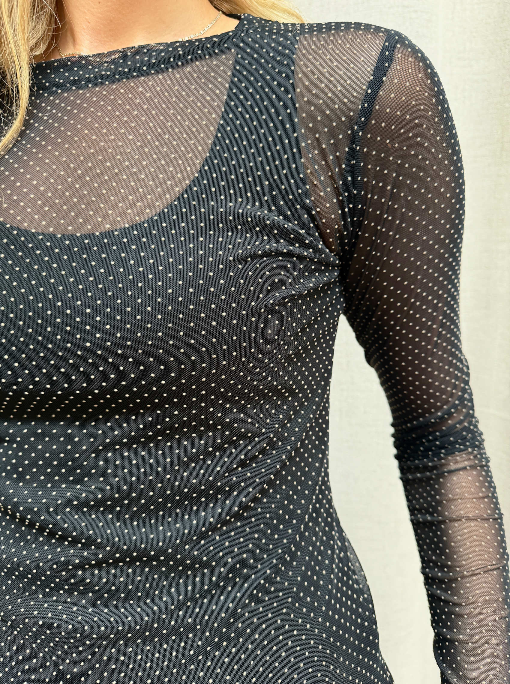 Black Colour transparent meshbluse med sorte prikker