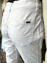 Hvide damejeans med middelhøj talje og god pasform – Jonny Q model P682AC