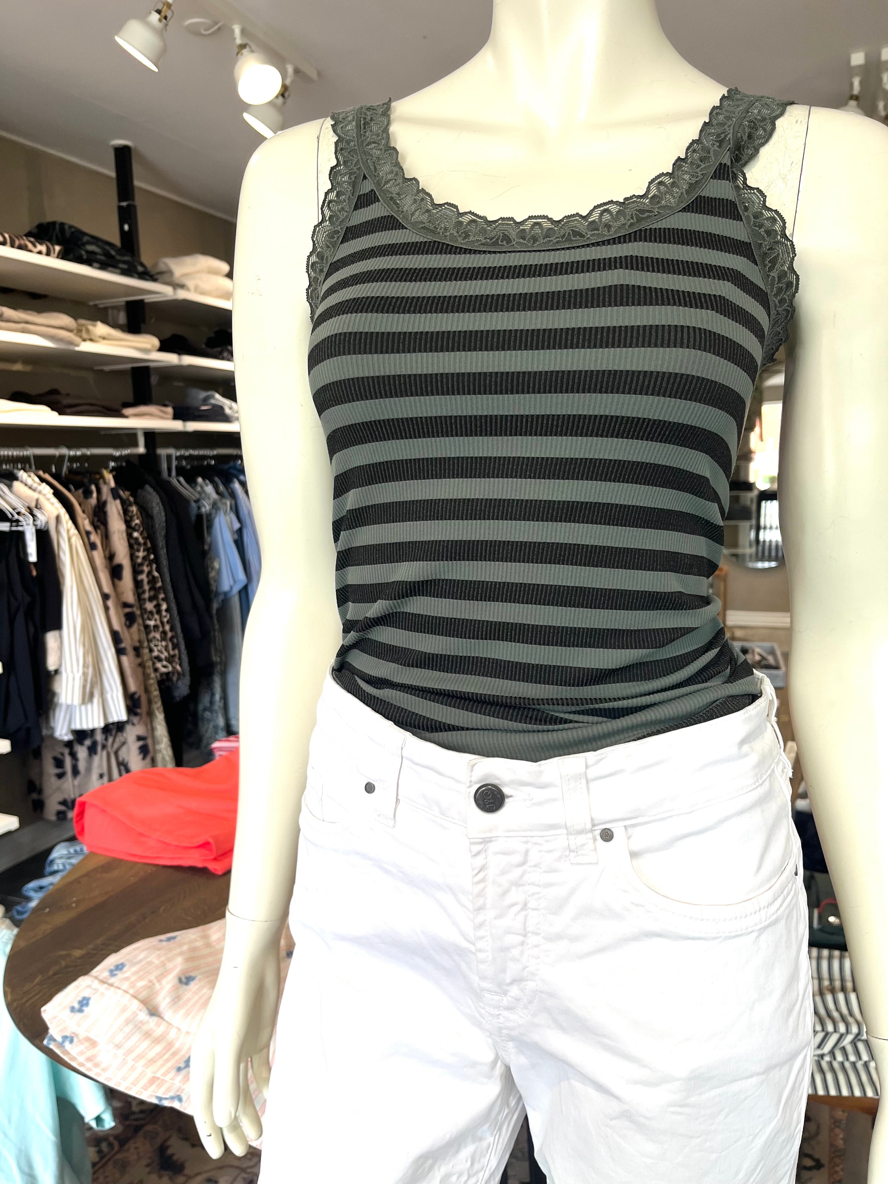 Hvide damejeans med middelhøj talje og god pasform – Jonny Q model P682AC