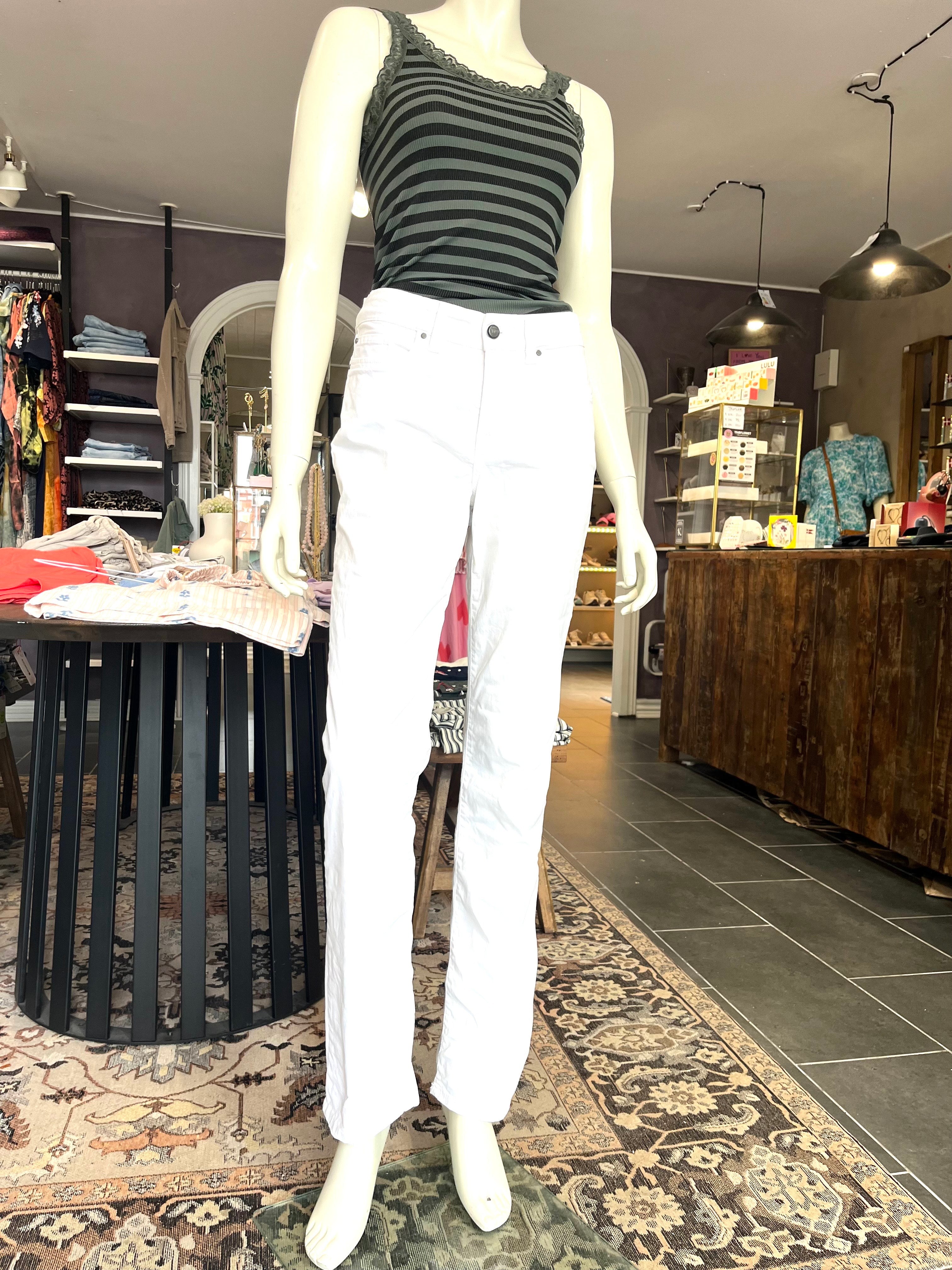 Catherine jeans fra Jonny Q – hvide X-Fit stretchjeans med smalle ben