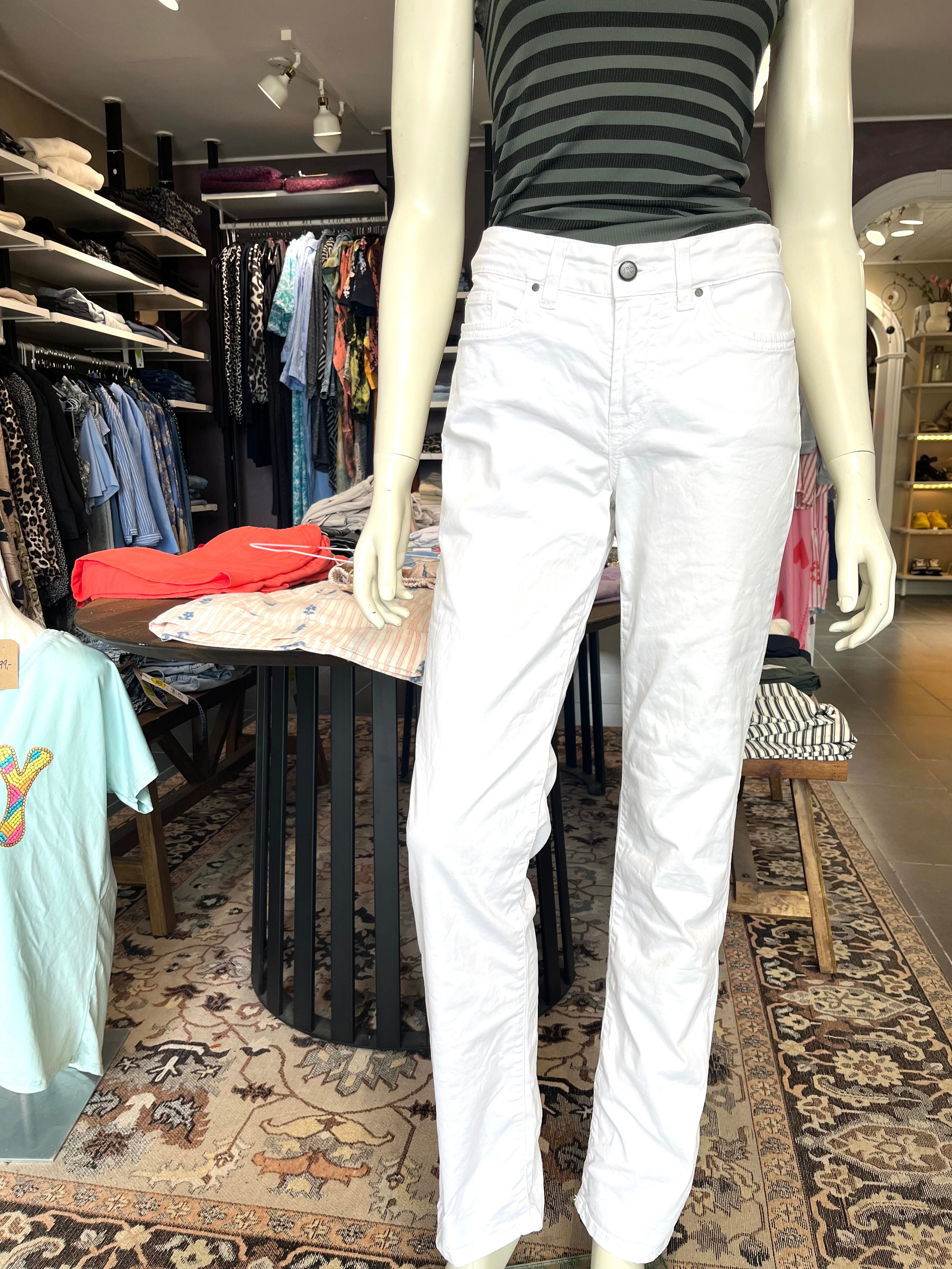 Catherine jeans fra Jonny Q – hvide X-Fit stretchjeans med smalle ben