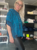 Vintage sari-silke med tie-dye og patina – Cofur Diva Blouse S65, unika