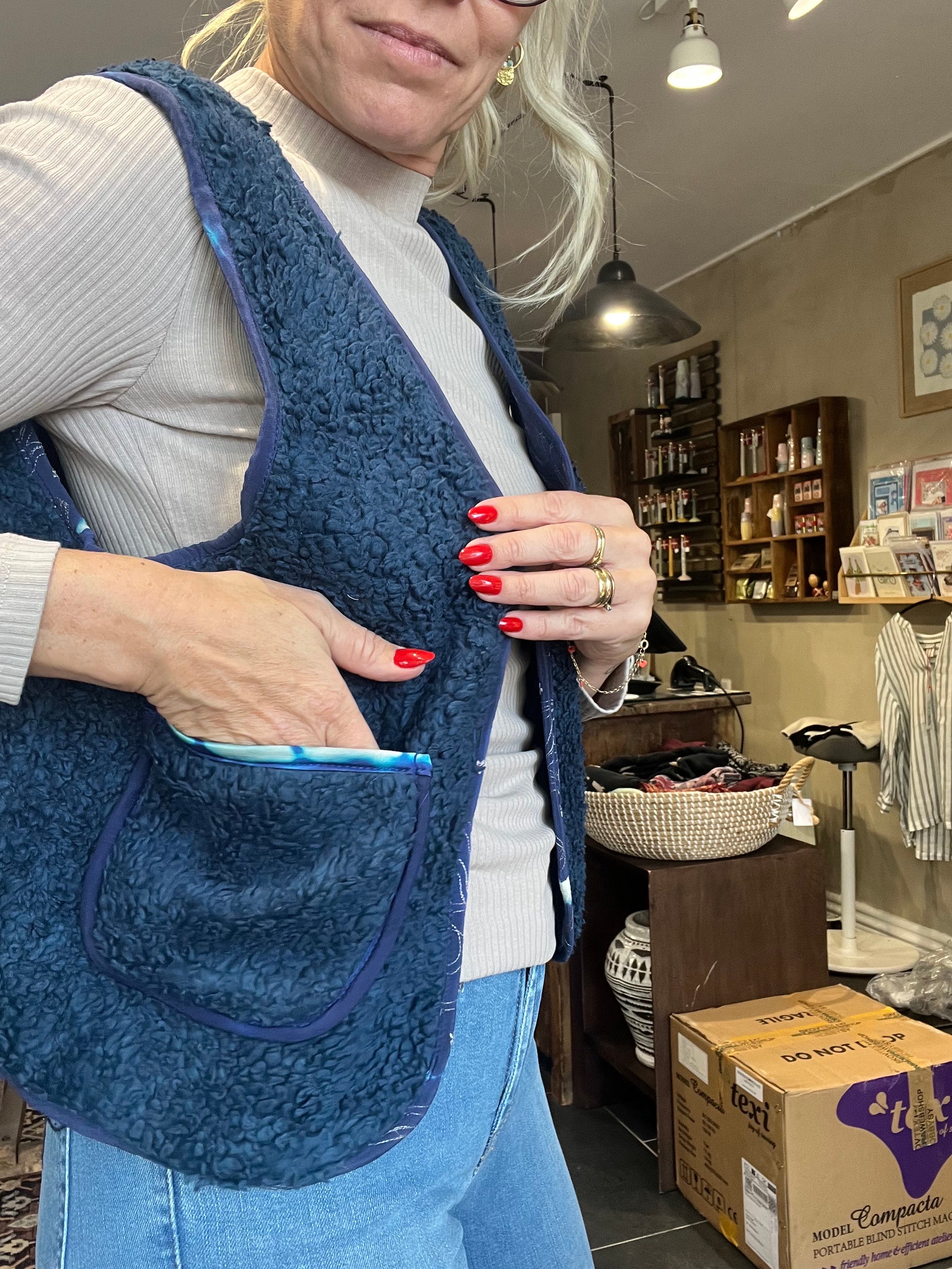 Cofur Teddy Vest T117C – unika OneSize i bomulds-teddy med genanvendt silkefór